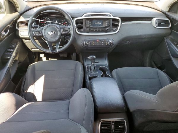 2016 KIA SORENTO L / LX