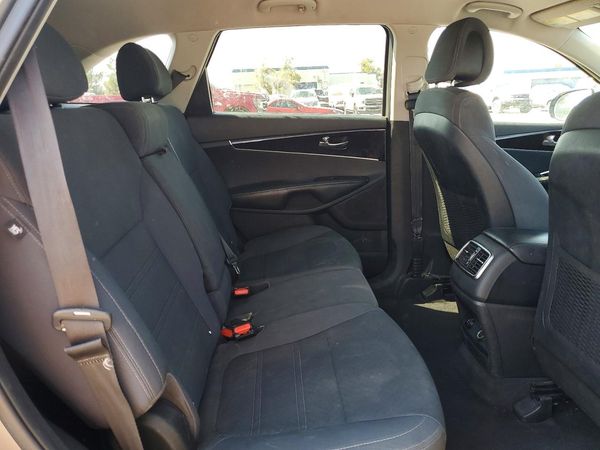 2016 KIA SORENTO L / LX