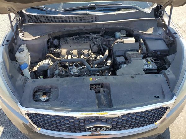 2016 KIA SORENTO L / LX