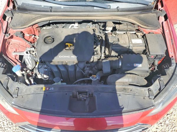 2017 HYUNDAI ELANTRA — Engine bay