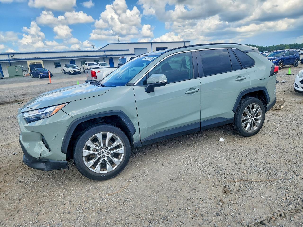 2023 TOYOTA RAV4 XLE Premium — Front 3/4