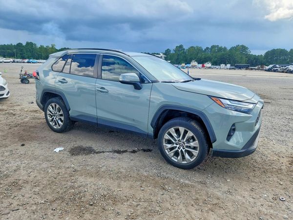 2023 TOYOTA RAV4 XLE Premium — Passenger 3/4
