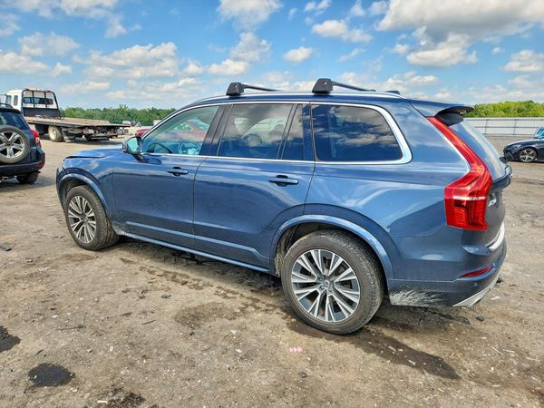 2021 VOLVO XC90 Momentum