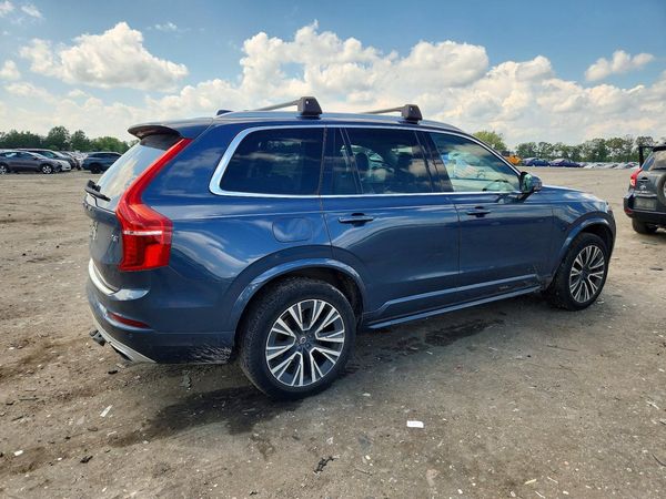 2021 VOLVO XC90 Momentum
