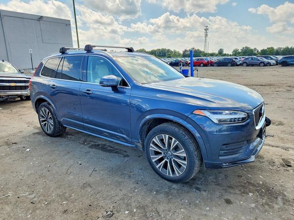 2021 VOLVO XC90 Momentum
