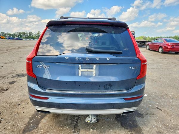 2021 VOLVO XC90 Momentum