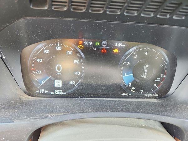 2021 VOLVO XC90 Momentum
