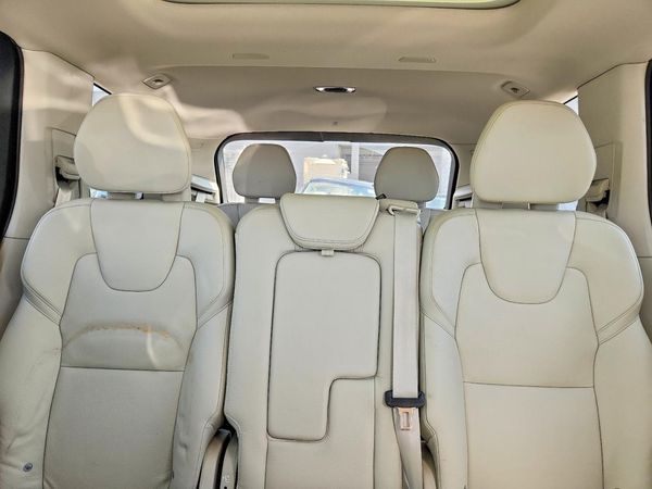 2021 VOLVO XC90 Momentum