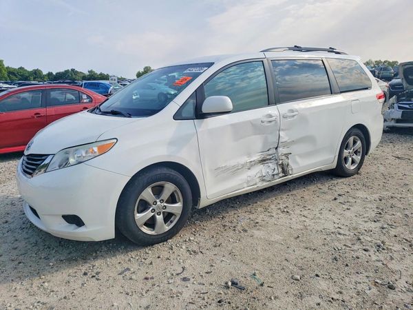 2013 TOYOTA SIENNA