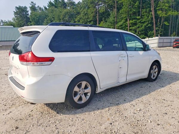 2013 TOYOTA SIENNA