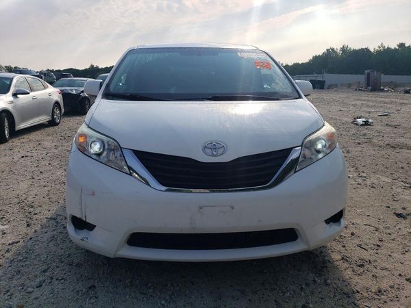 2013 TOYOTA SIENNA