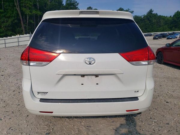2013 TOYOTA SIENNA