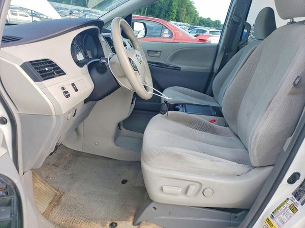 2013 TOYOTA SIENNA