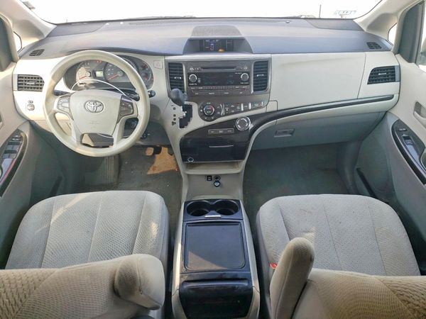 2013 TOYOTA SIENNA