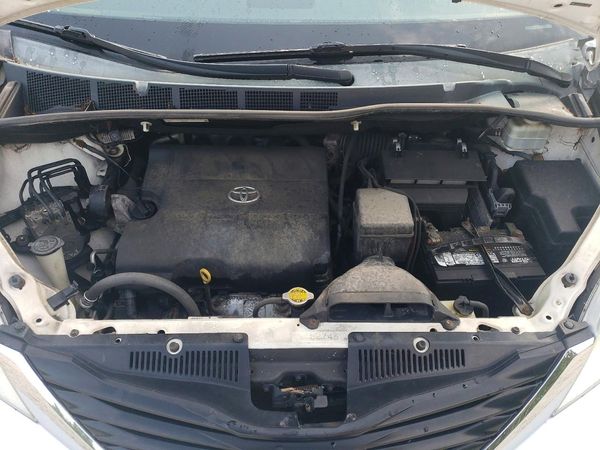 2013 TOYOTA SIENNA
