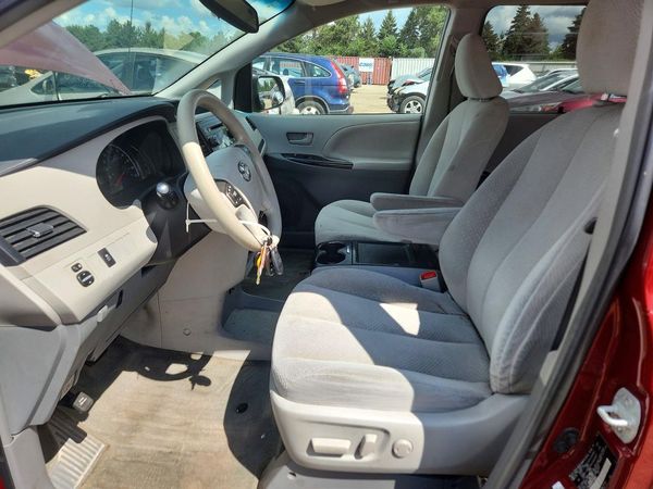 2014 TOYOTA SIENNA