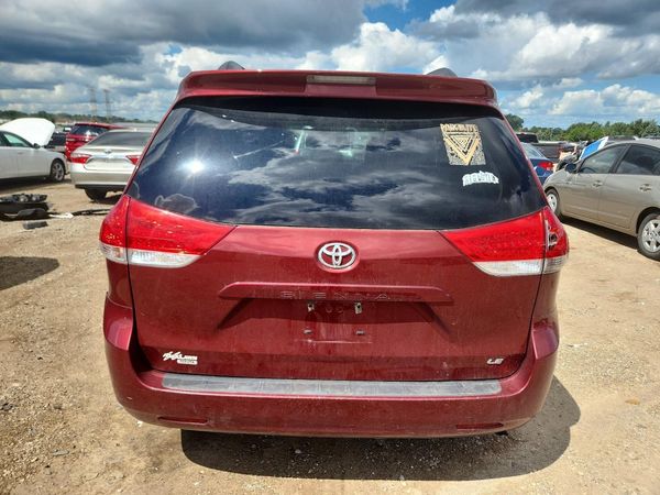 2014 TOYOTA SIENNA