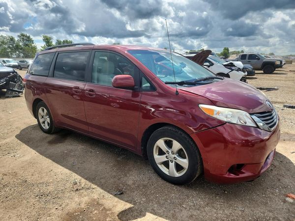2014 TOYOTA SIENNA