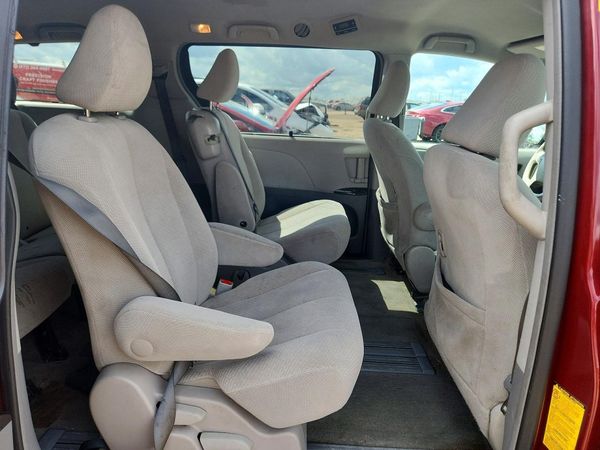 2014 TOYOTA SIENNA