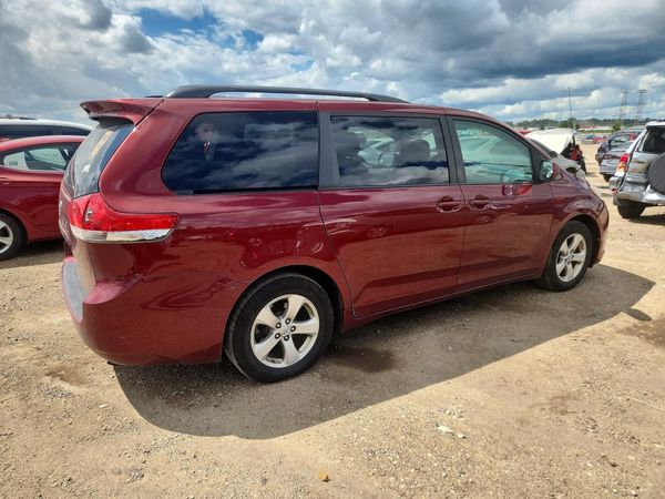 2014 TOYOTA SIENNA
