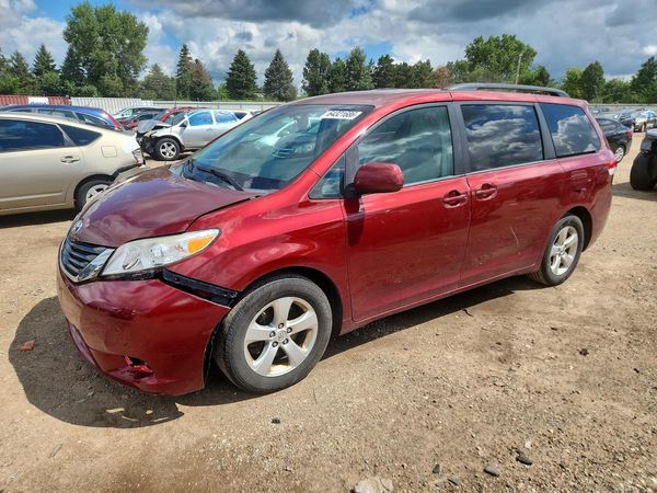 2014 TOYOTA SIENNA