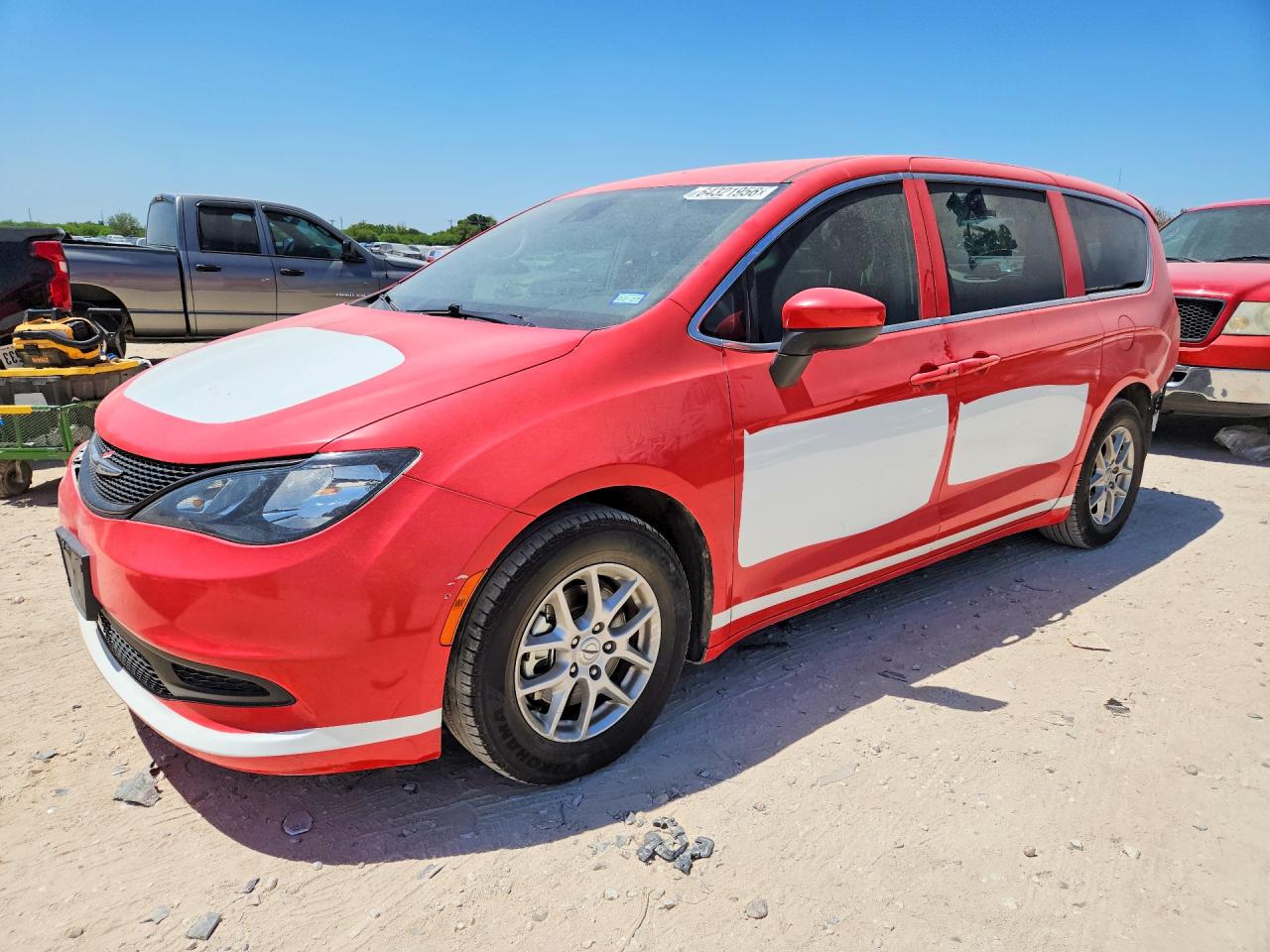 2023 CHRYSLER VOYAGER