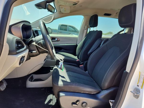 2023 CHRYSLER VOYAGER
