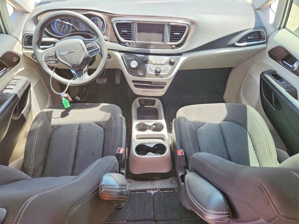 2023 CHRYSLER VOYAGER
