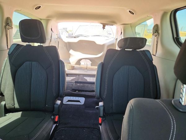 2023 CHRYSLER VOYAGER