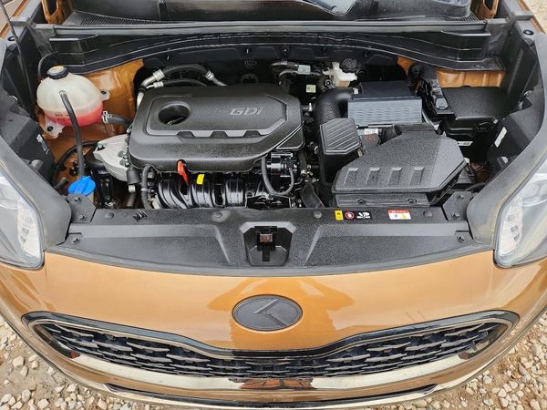 2021 KIA SPORTAGE S — Engine bay