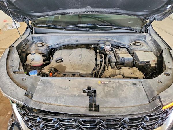 2025 KIA SORENTO S — Engine bay