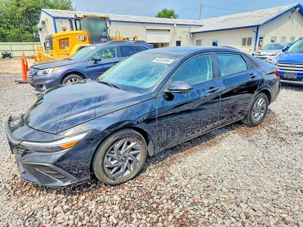 2024 HYUNDAI ELANTRA