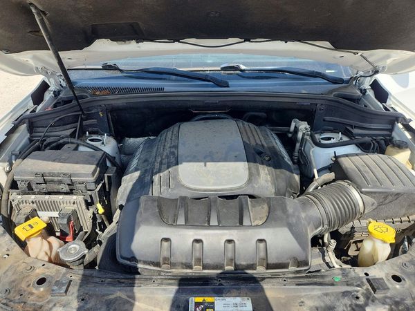 2014 JEEP CHEROKEE Overland — Engine bay
