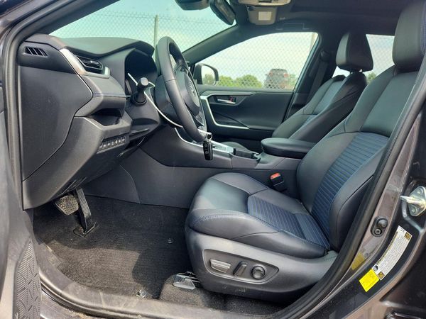 2025 TOYOTA RAV4 XSE