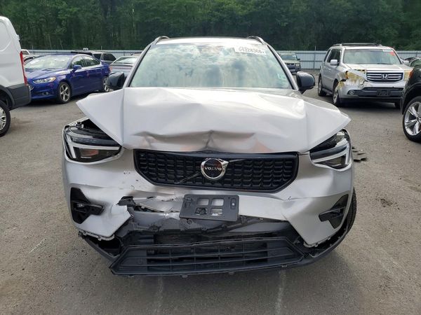 2023 VOLVO XC40 Ultimate Dark