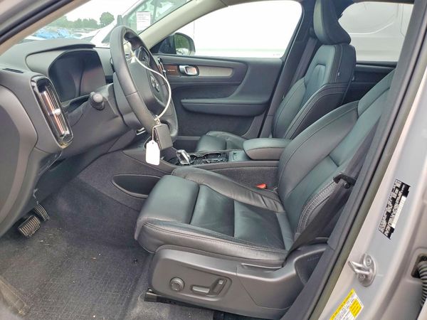 2023 VOLVO XC40 Ultimate Dark