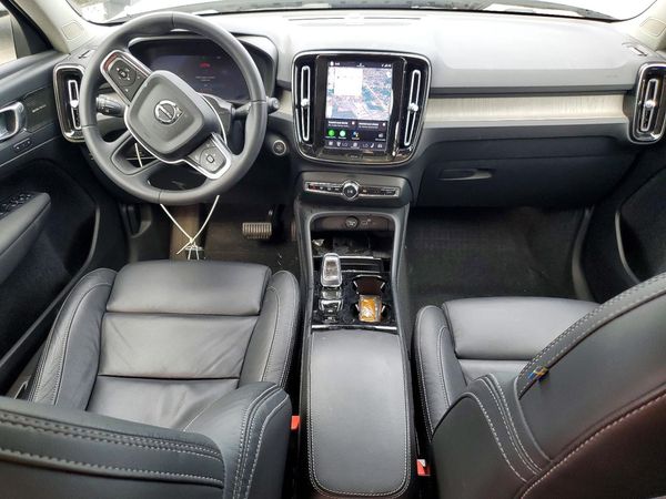 2023 VOLVO XC40 Ultimate Dark