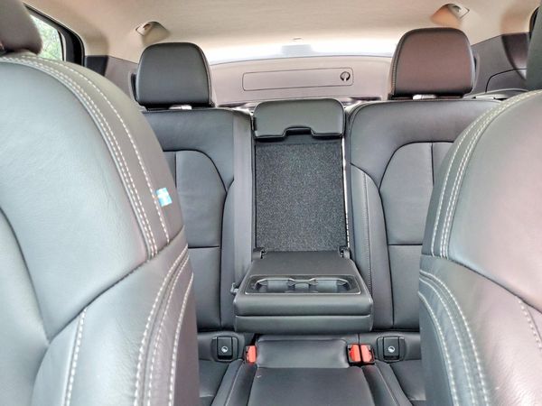 2023 VOLVO XC40 Ultimate Dark