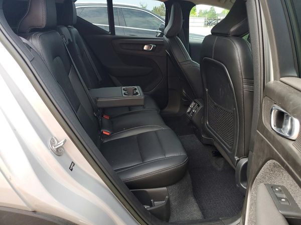 2023 VOLVO XC40 Ultimate Dark