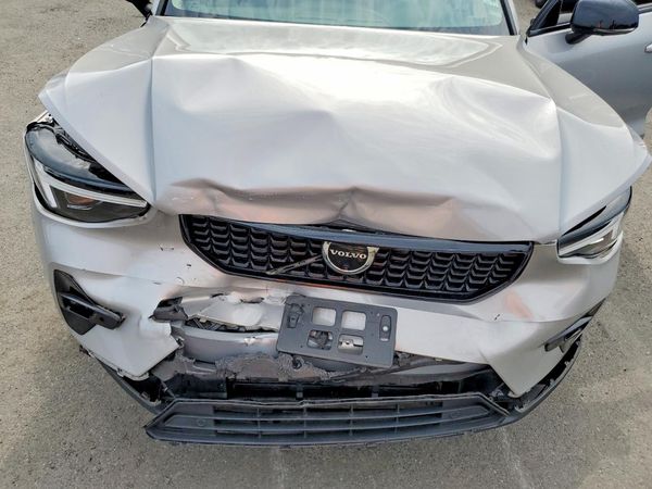 2023 VOLVO XC40 Ultimate Dark