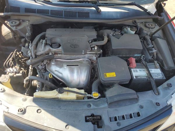 2012 TOYOTA CAMRY — Engine bay