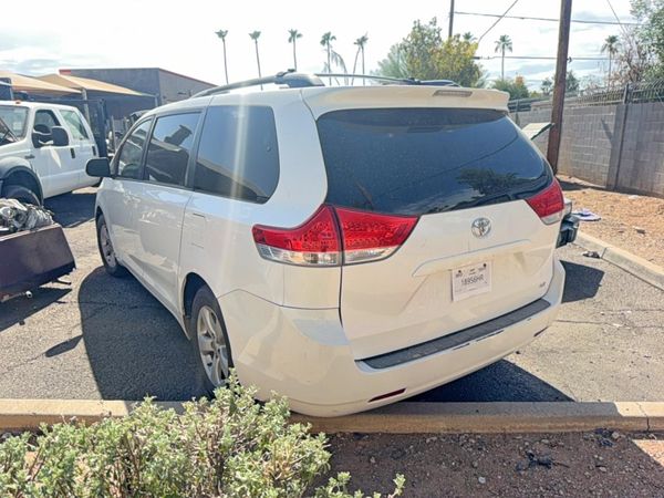 2012 TOYOTA SIENNA
