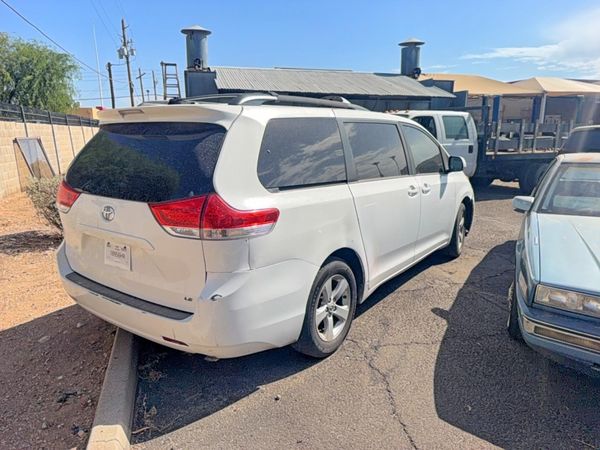 2012 TOYOTA SIENNA