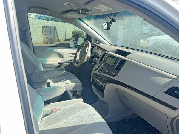 2012 TOYOTA SIENNA