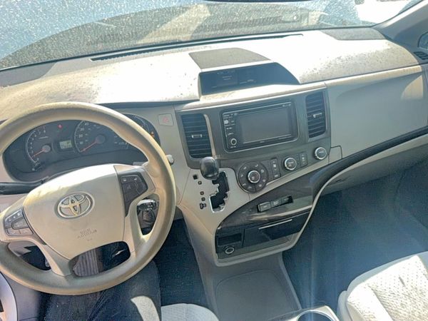 2012 TOYOTA SIENNA