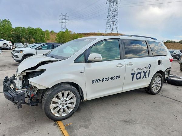 2016 TOYOTA SIENNA
