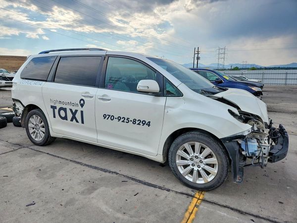 2016 TOYOTA SIENNA