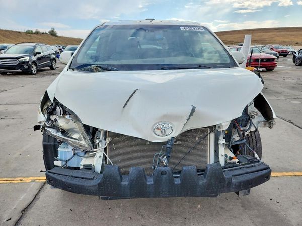 2016 TOYOTA SIENNA