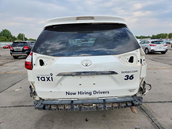 2016 TOYOTA SIENNA