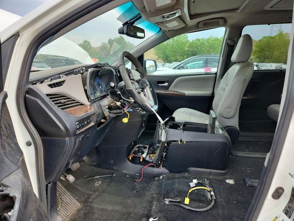2016 TOYOTA SIENNA